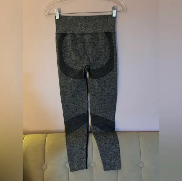 Victoria's Secret PINK grey leggings - Image 4