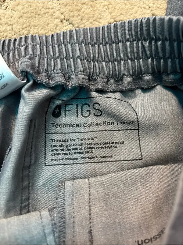 Figs Yola Scrub Pants Graphite Gray Skinny Leg Cargo Bottoms Size XXS/P - Image 2