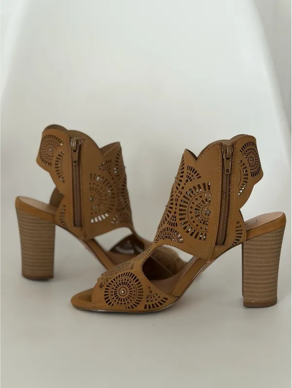 Francesca's tan cutout high heel sandals Size 6.5 - Image 4