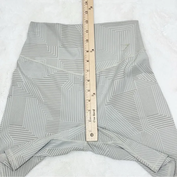 Gymshark Elevate Geometric Print Cycling Gym‎ Shorts Taupe Tan Medium - Image 8