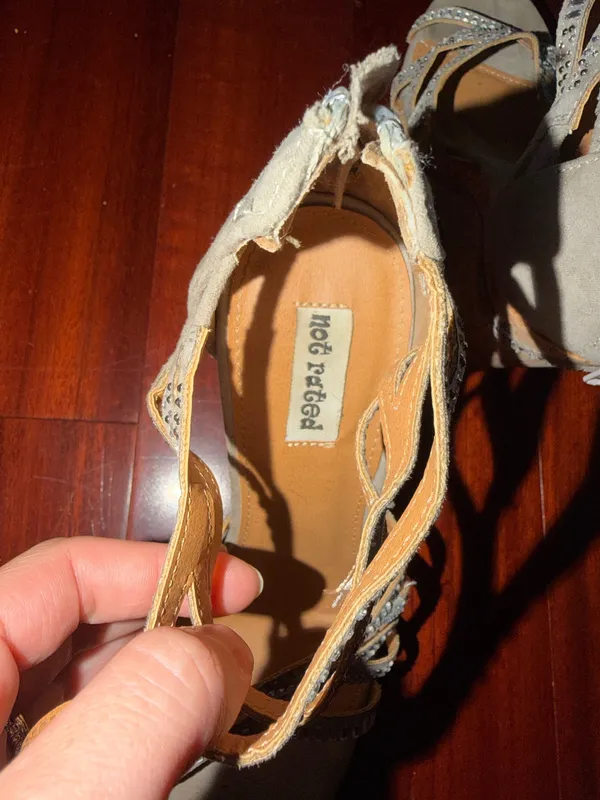 Wedge grey heels not rated - Image 4