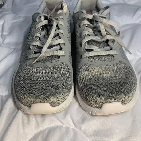 Reebok Memory Tech Cross Trainer Size 7 - Image 4