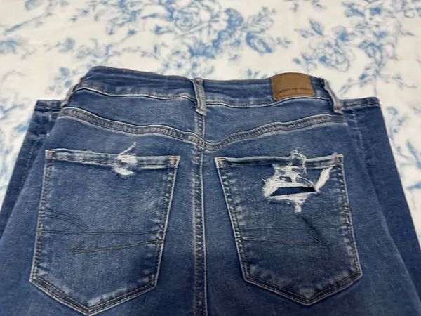 American Eagle Jeans - Image 3