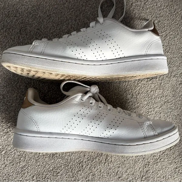 Women’s Adidas Essentials Advantage Shoes white/gold - Image 7