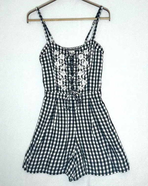 Hollister Women Mini Romper Gingham Checkered Black White Floral Lace Up size M - Image 4