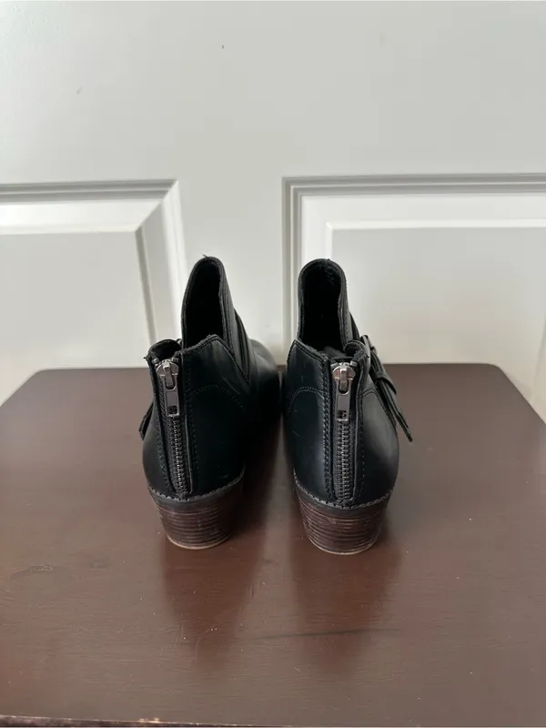 David Aaron Vegan Leather Austin Buckle Booties size 7.5 Black - Image 4