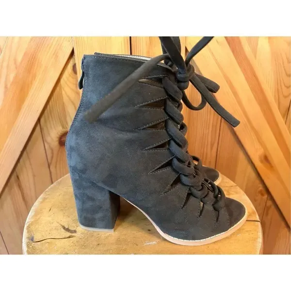 SODA Suede Laced Up Heels Olive Size 7.5 - Image 3