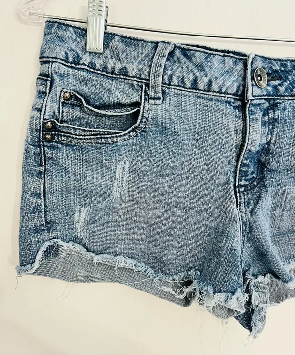 L.E.I. Junior Denim Distressed Ladies Jeans Shorts - Image 2