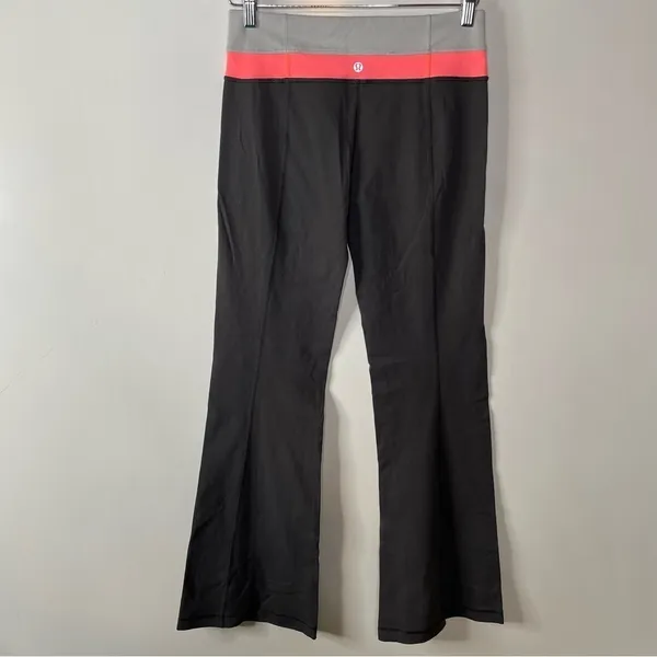 Lululemon Gray Flare Leggings Size 6‎ - Image 2