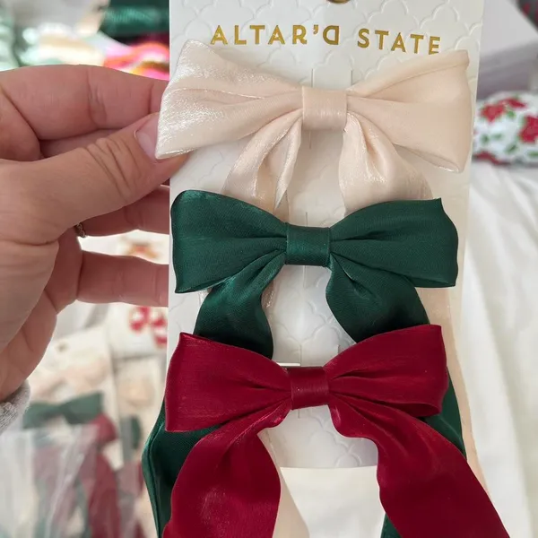 NEW Altar’d State Arula Christmas Hair Bow Pack Red White and Green NWT - Image 4