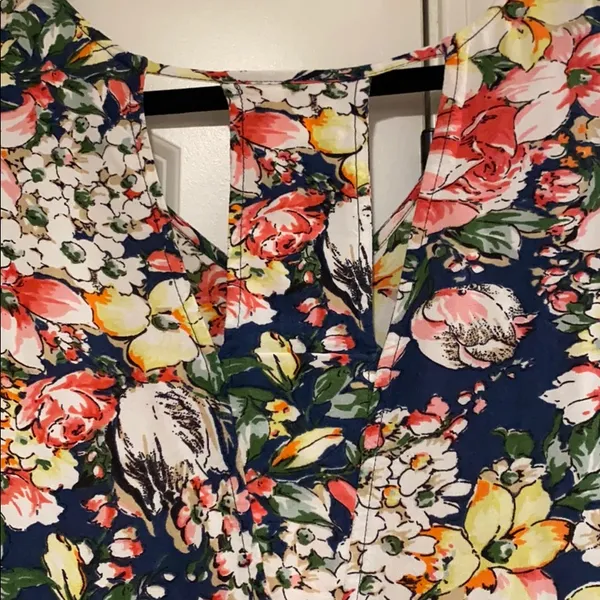 AF floral dress with back cutout, size small - Image 4