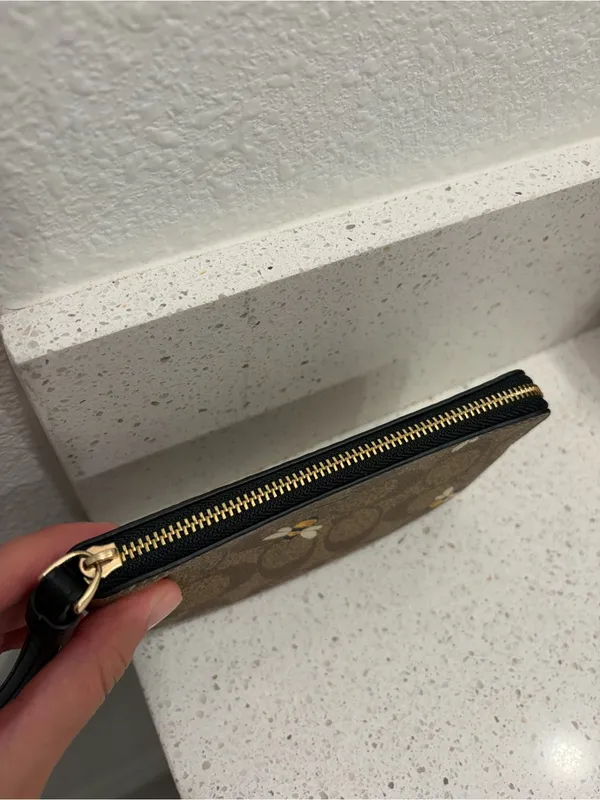 Coach New York Khaki Corner Zip Wristlet With Signature Bee Print C8674 - Image 3