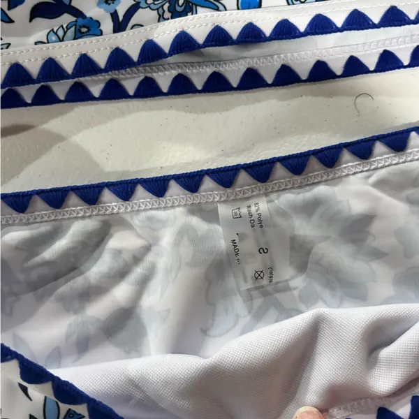 Size small never worn bathing suit - Image 3