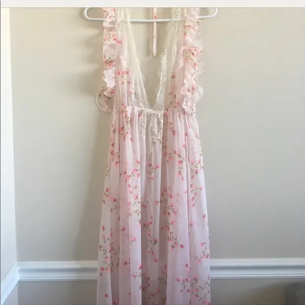 Victoria’s Secret Rosebud Chiffon Flyaway Robe - Image 4