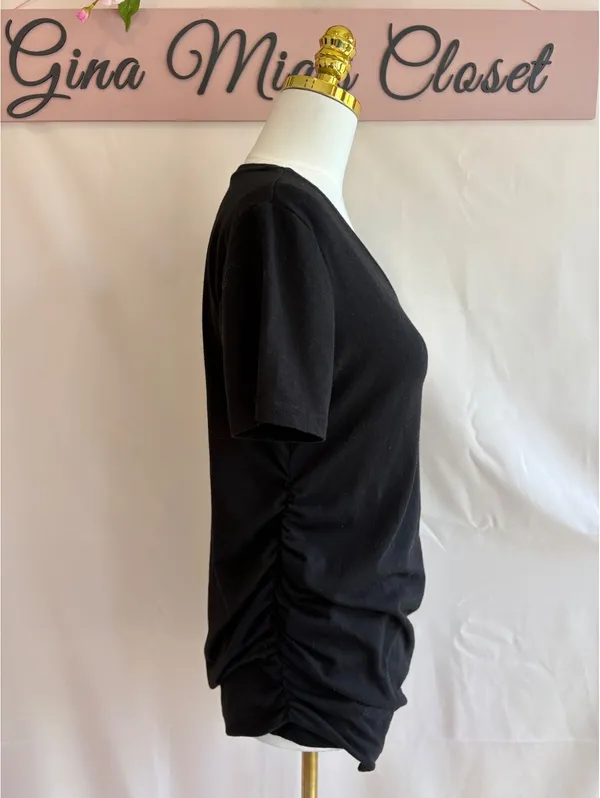 Black Short Sleeve Ruched Side V-Neck T-Shirt Size 1 by D Home - Image 5