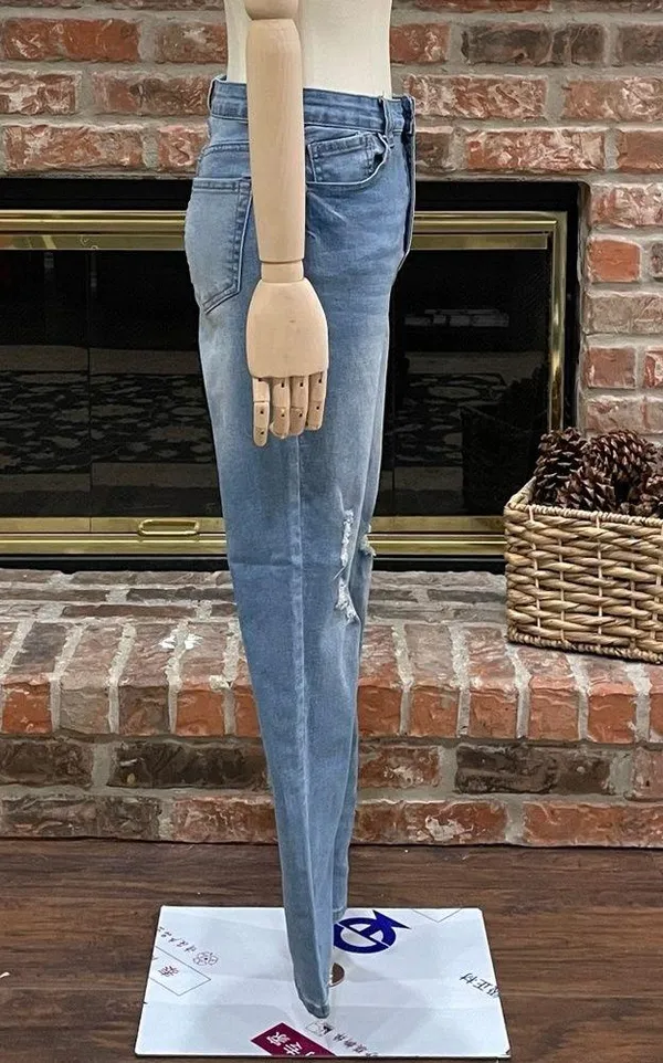 NWOT juniors skinny distressed high rise light wash jeans - Image 7