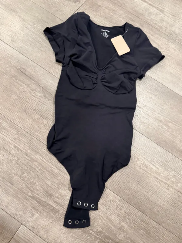 Seamless Black Short Sleeve Shaping Bodysuit Size M - Image 4