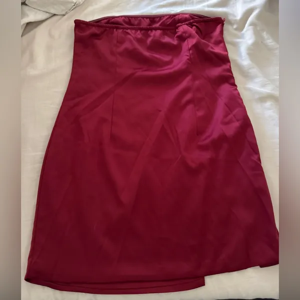 NEW!!‎ PrettyLittleThing Cherry Red Satin Bandeau Split Hem Bodycon Dress - Image 5