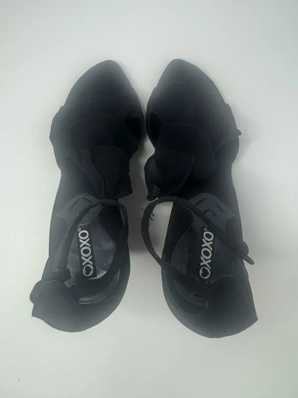 XOXO Black Fabric Heels Women's Size 7.5 - Image 3