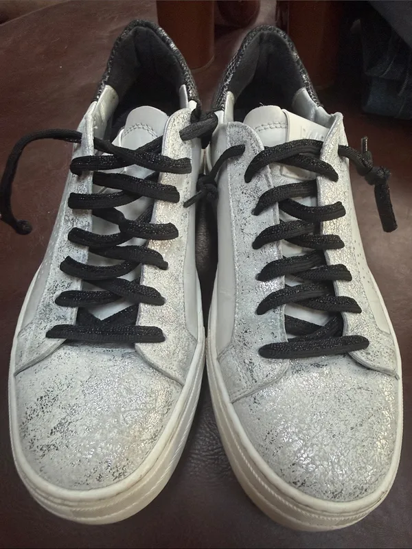 P448 White Sneakers with Black Snake-Print Heel - Image 2
