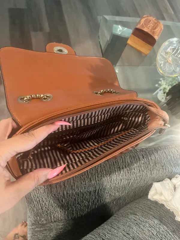 Brown quilted purse with gold hardware - Image 6