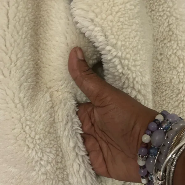 Elegant Cream Sherpa Jacket Black - Image 6