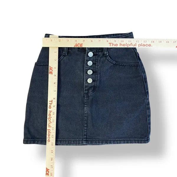 Brandy Melville Denim Button Fly Mini Skirt Womens Size‎ XS Black Streetwear - Image 3