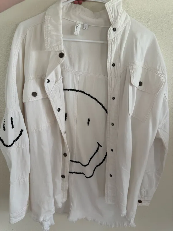 Elan White Smiley Face Denim Jacket Women’s Large Oversized Frayed Hem Shacket - Image 5