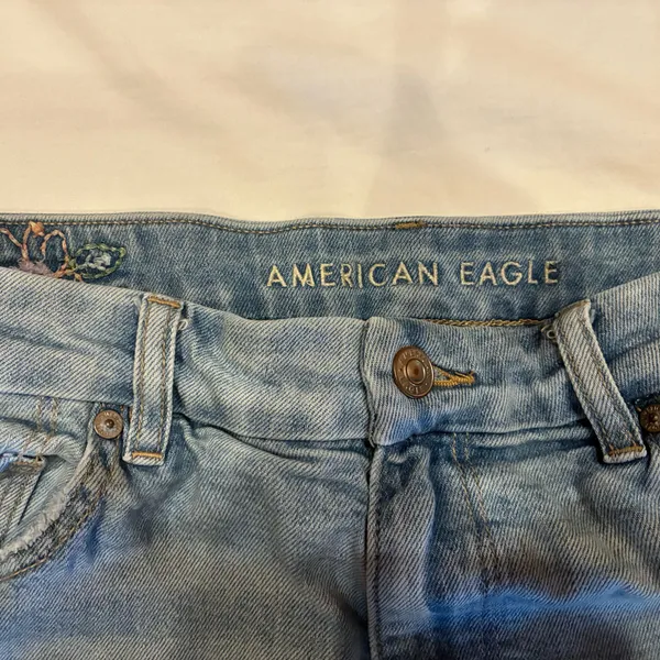 American Eagle Womans Sz12 Floral Embroidered High Rise Distressed Mom Shorts - Image 3