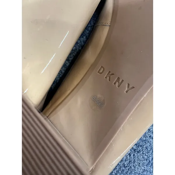 DKNY Womens Nude Beige Patent Pointed Toe Block Heel Pumps Gold Accents Size 8.5 - Image 8