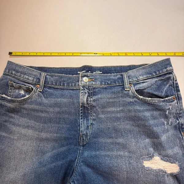 Old Navy Mid-Rise Medium Rinse Boyfriend Denim Distressed Raw Hem Jeans Plus 18 - Image 7