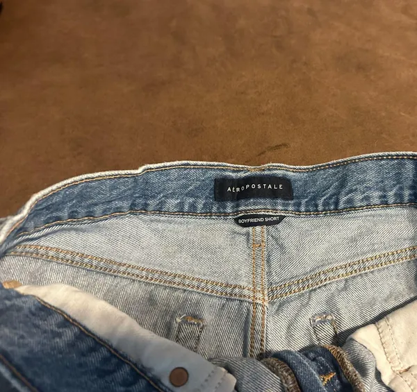 Aeropostale Mom Jeans Ripped - Image 2