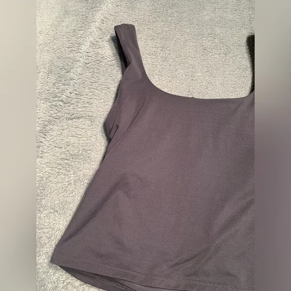 Fabletics cropped tank top with built in shelf bra - Image 2