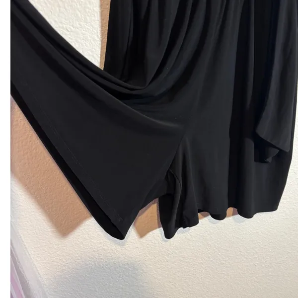 Nik and Nash Women's Size Large Black Sleeveless Faux-Wrap V-Neck Romper - Image 3