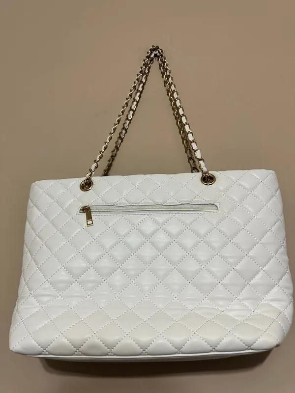 White purse with gold shoulder strap quilted pattern - Image 3