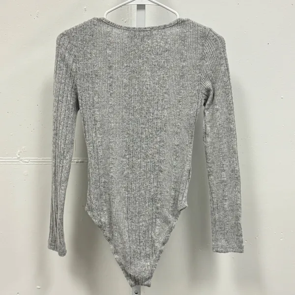 NWT Cider Grey Ribbed Long Sleeve Cutout Bodysuit XS Heather Gray Snap Closure‎ - Image 2