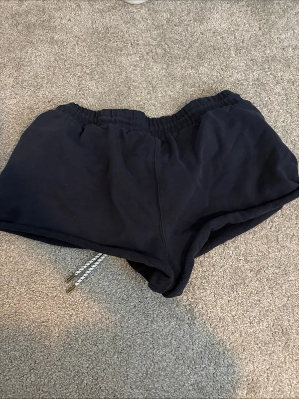 Shorts Size L - Image 3