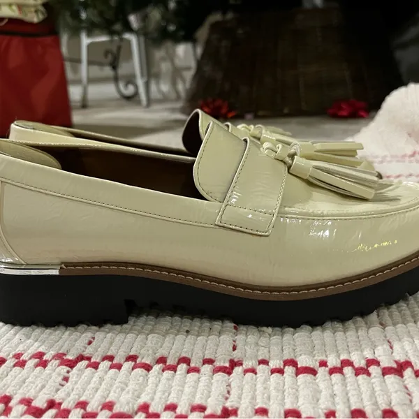 Franco Sarto Women’s Carolynnn Tassel Loafers Putty Patent Sz 8.5 - Image 4