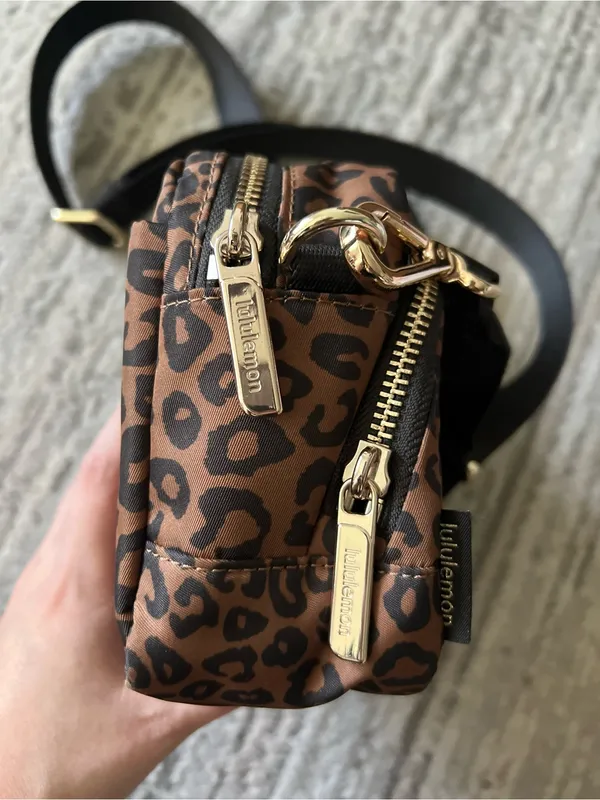 Lululemon Leopard Midi Desert Khaki Brown & Gold Everywhere Crossbody Bag 2L - Image 7