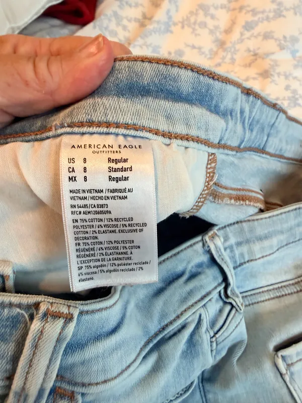 American Eagle Jeans - Image 4