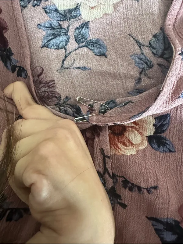 American Eagle Outfitters Mauve Pink Floral V-Neck Blouse - Image 5