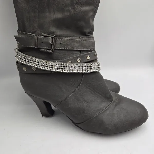 Vanity Gray Studded Rhinestone Knee High Boots Heeled Size 8.5 Alla VT - Image 3
