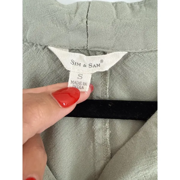 Sim & Sam Sage Green Button Front Tie Hem Cropped Blouse‎ Small - Image 3