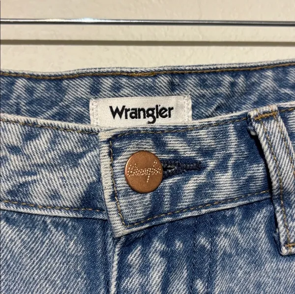 Wrangler Women's Mid-Length Denim Cowboy Short - Image 4