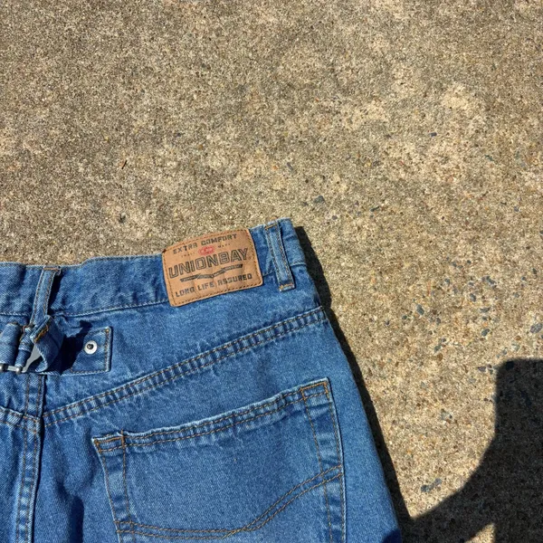 Vintage UNIONBAY blue denim cuffed mom shorts. - Image 5