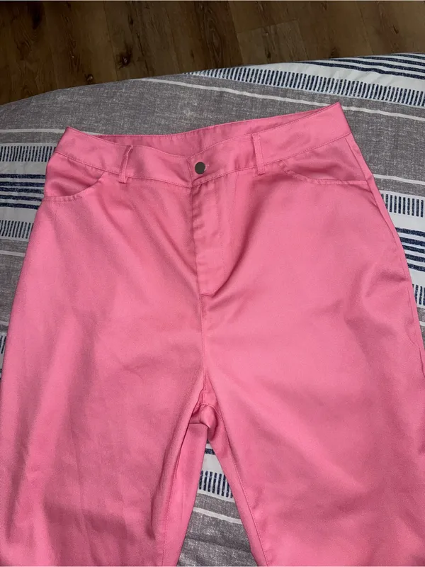 SHEIN woman’s Pink Ruffle Hem Capri Pants - Image 4