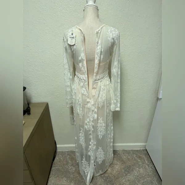 Altar'd State Ivory/Nude Lace Dress Size Medium - Image 15