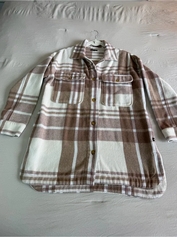 Banana Republic Beige and Cream Plaid Utility Shacket - Image 6