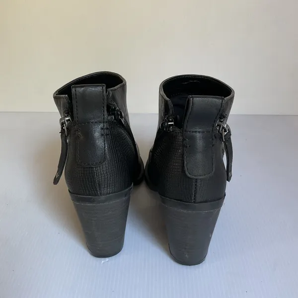 Universal Thread Black Faux Leather Ankle Boots Chunky Heel Zip Side Size 6.5 - Image 6