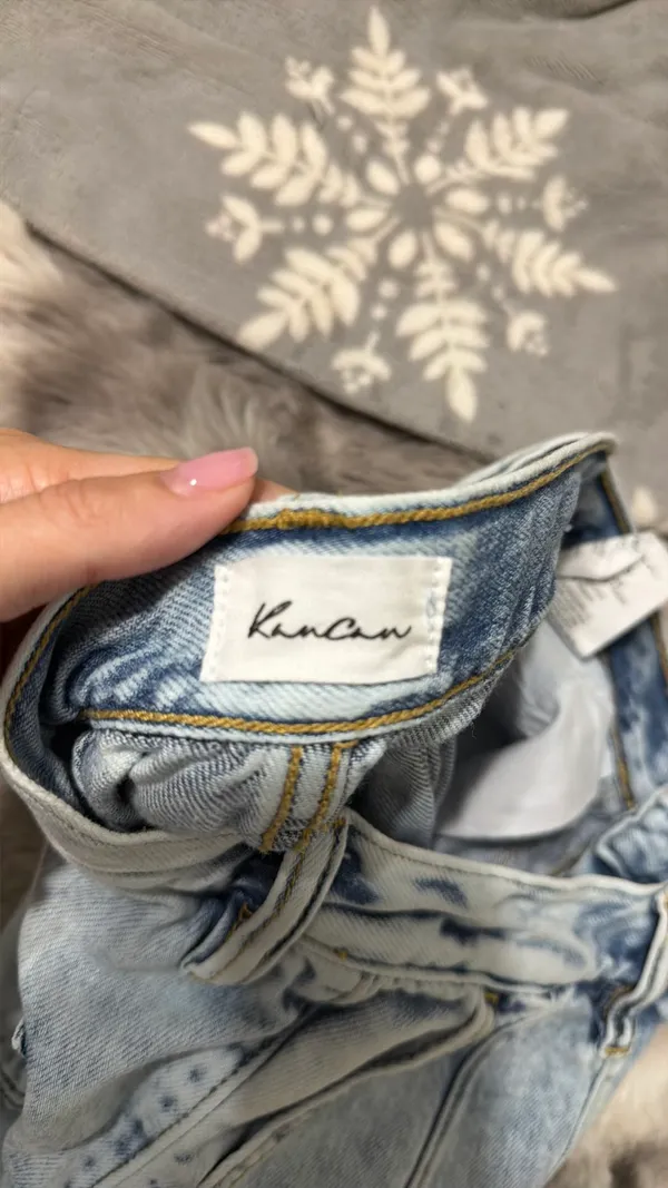 Super cute light wash flowy jeans Blue Size 26 - Image 4